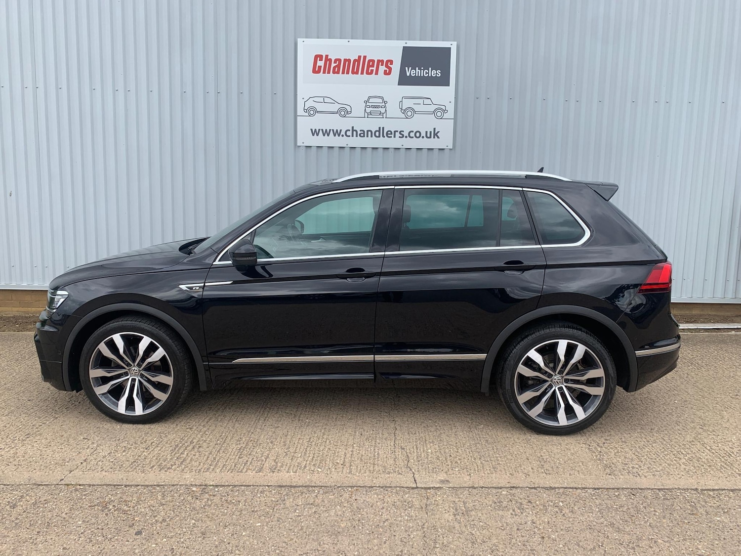 Used Volkswagen Tiguan 2020 for sale - 76214284: Photo 3