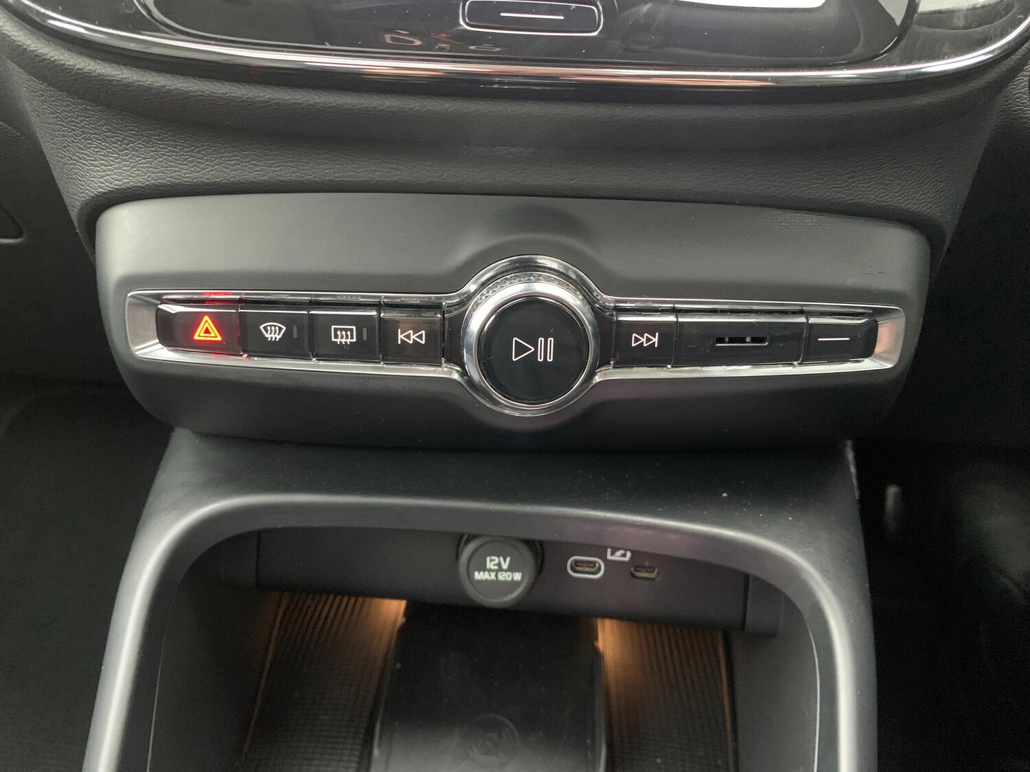 Used Volvo XC40 2025 for sale - 78101491: Photo 21