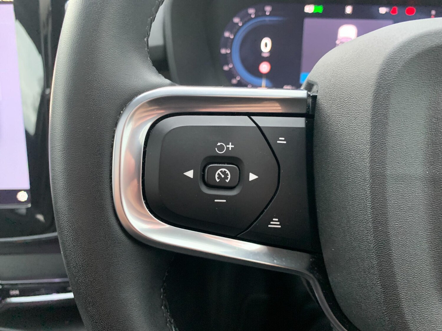 Used Volvo XC40 2025 for sale - 78101491: Photo 22