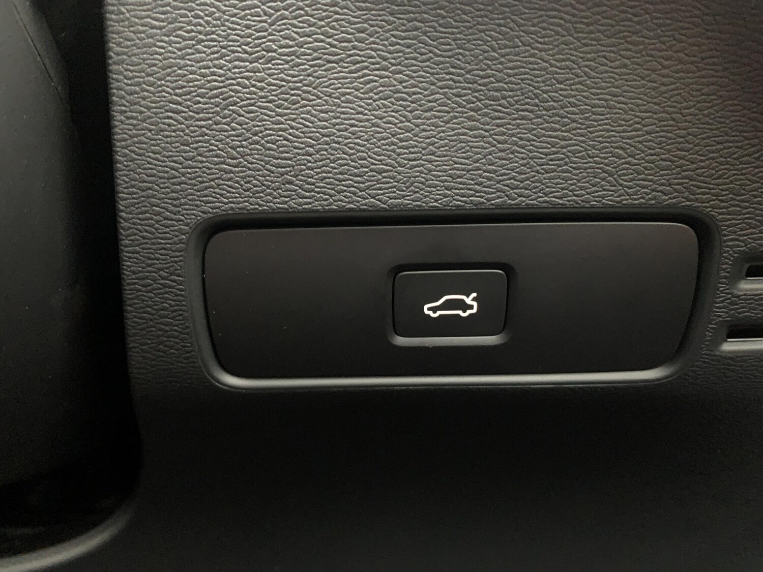 Used Volvo XC40 2025 for sale - 77412395: Photo 24