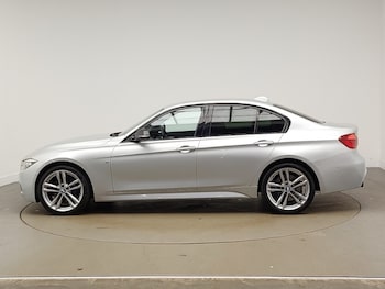 Used BMW 3 Series 2018 for sale - 77682600: Photo