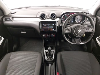 Used Suzuki Swift 2022 for sale - 76083186: Photo 2