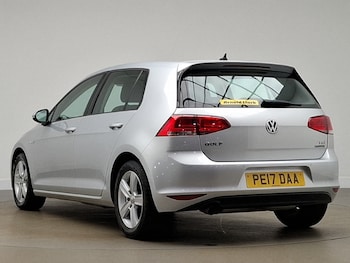 Used Volkswagen Golf 2017 for sale - 76951840: Photo