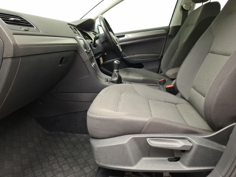 Used Volkswagen Golf 2017 for sale - 76951840: Photo 5