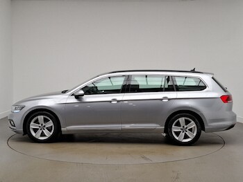 Used Volkswagen Passat 2019 for sale - 75695727: Photo