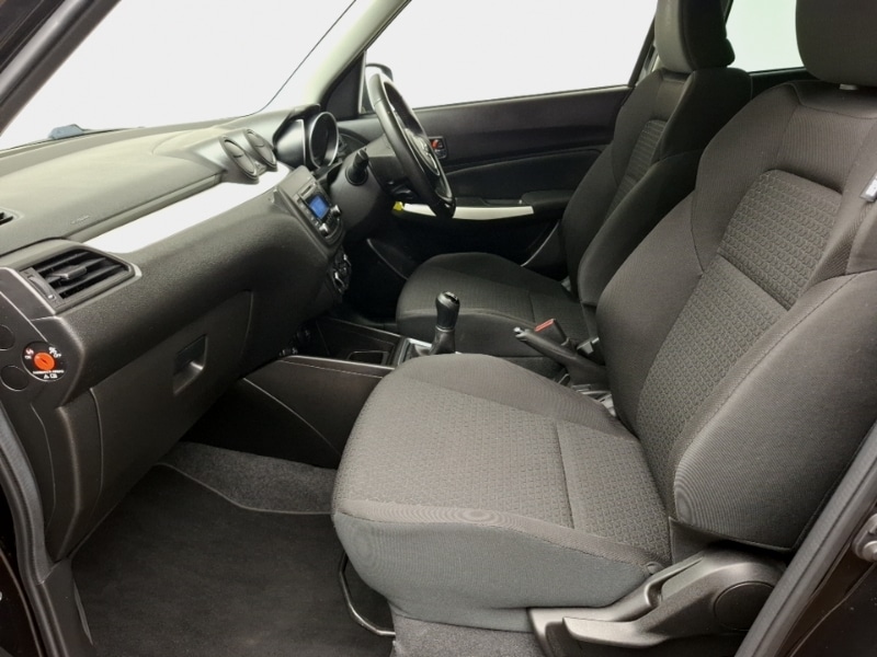 Used Suzuki Swift 2018 for sale - 76999994: Photo 5