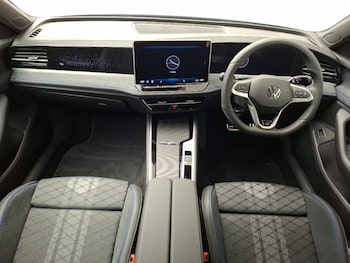 Used Volkswagen Passat 2025 for sale - 75680575: Photo