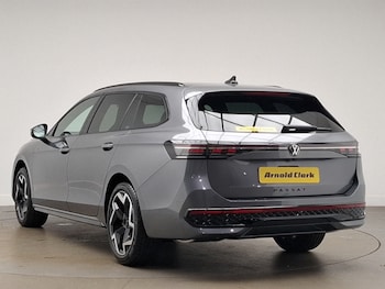 Used Volkswagen Passat 2025 for sale - 75680575: Photo