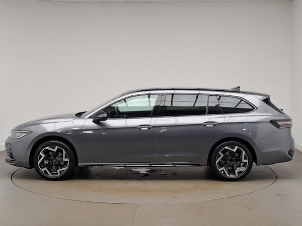 Used Volkswagen Passat 2025 for sale - 75680575: Photo 4