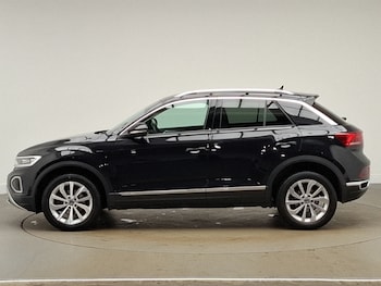Used Volkswagen T-Roc 2023 for sale - 77634935: Photo