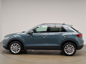 Used Volkswagen T-Roc 2025 for sale - 79070199: Photo