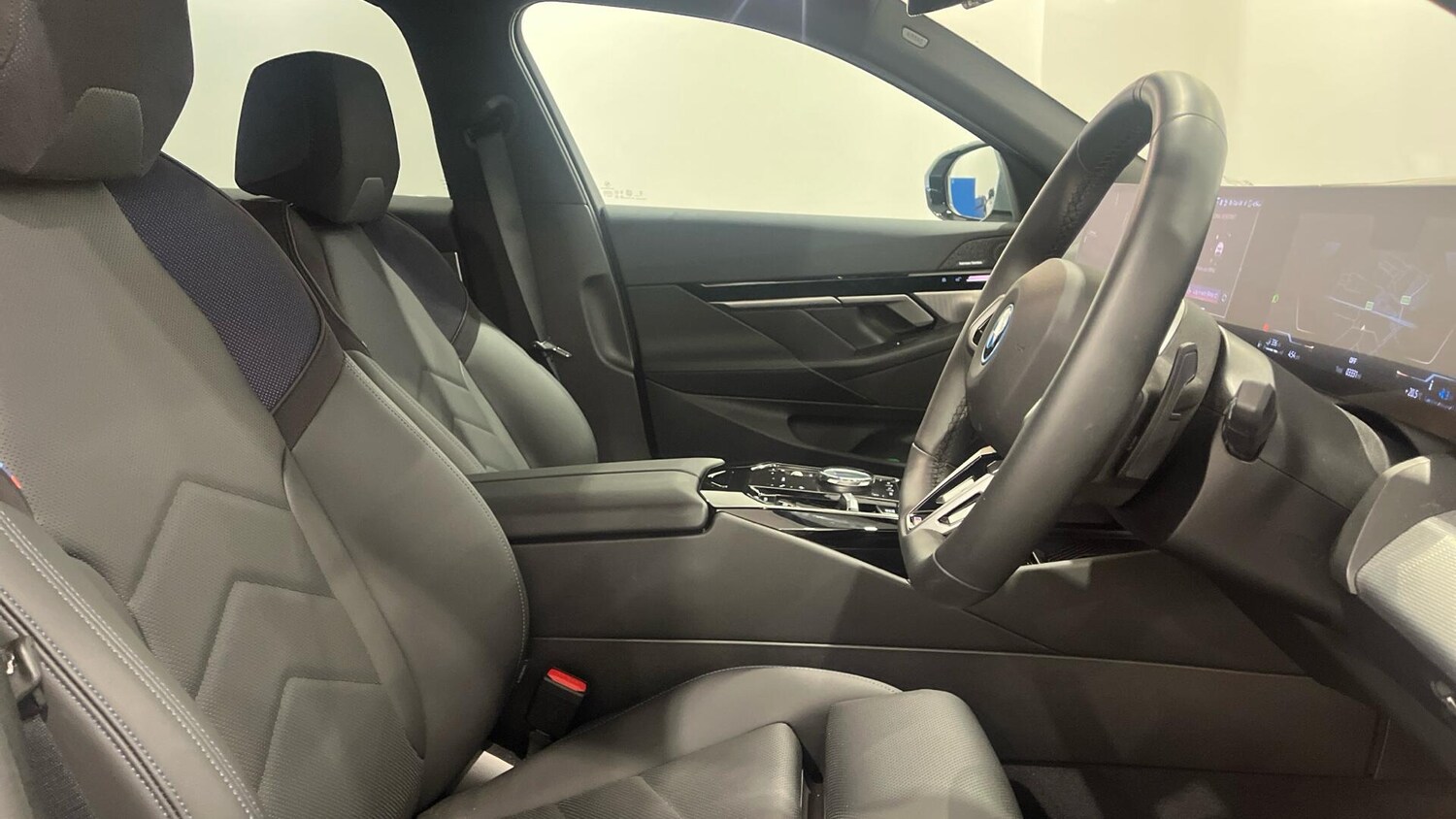 Used BMW 5 Series 2025 for sale - 76760275: Photo 11