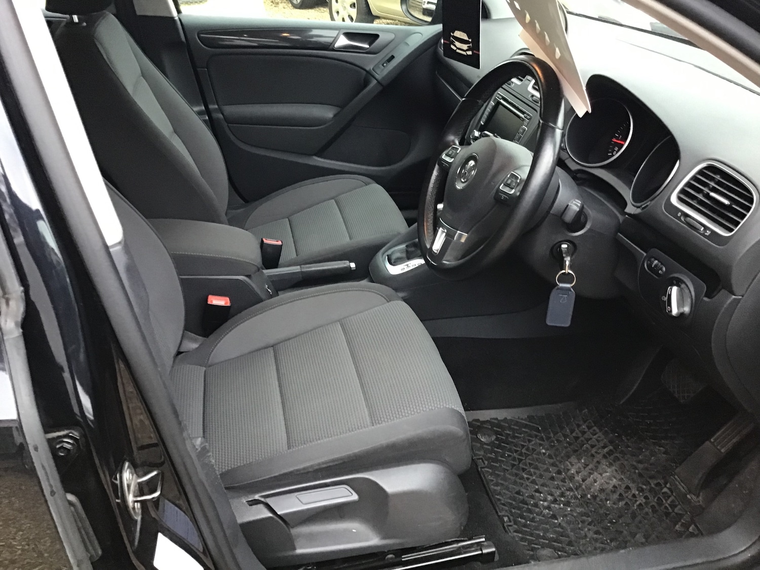 Used Volkswagen Golf 2011 for sale - 76684533: Photo 11