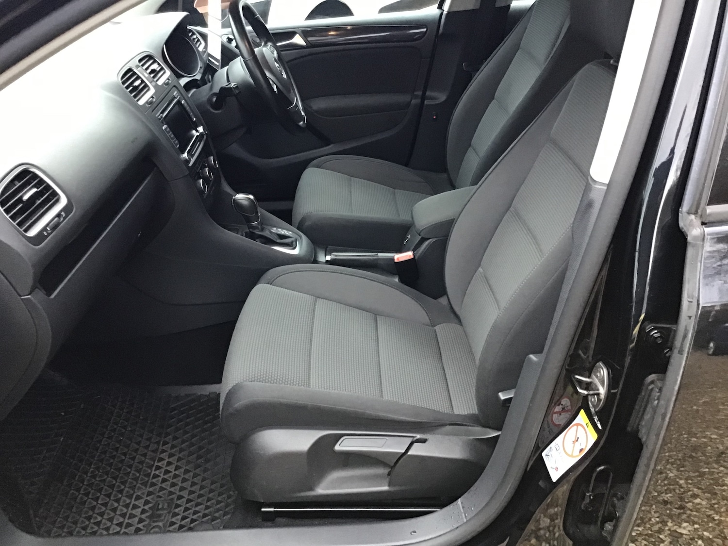 Used Volkswagen Golf 2011 for sale - 76684533: Photo 9