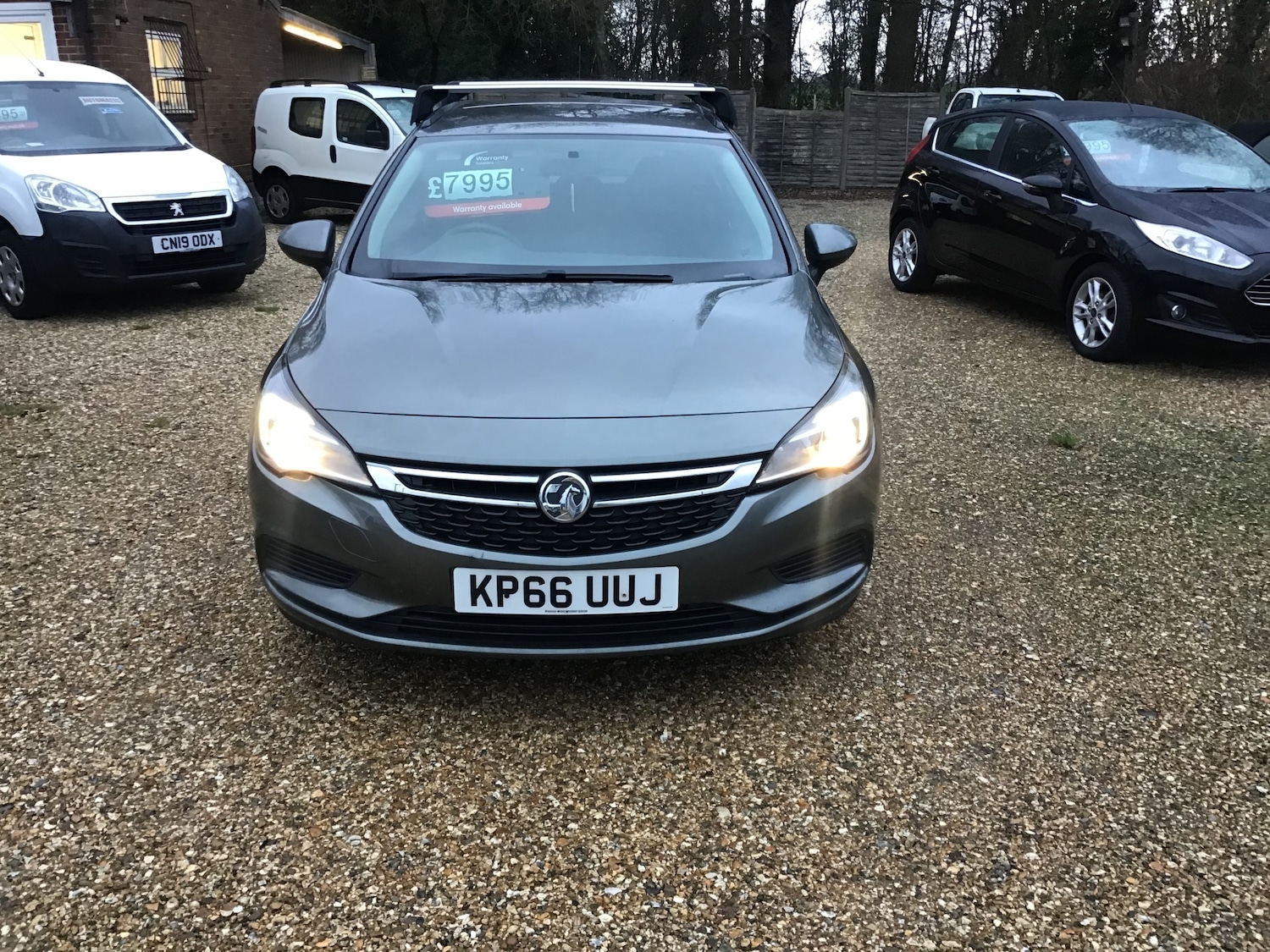 Used Vauxhall Astra 2016 for sale - 76948533: Photo 2