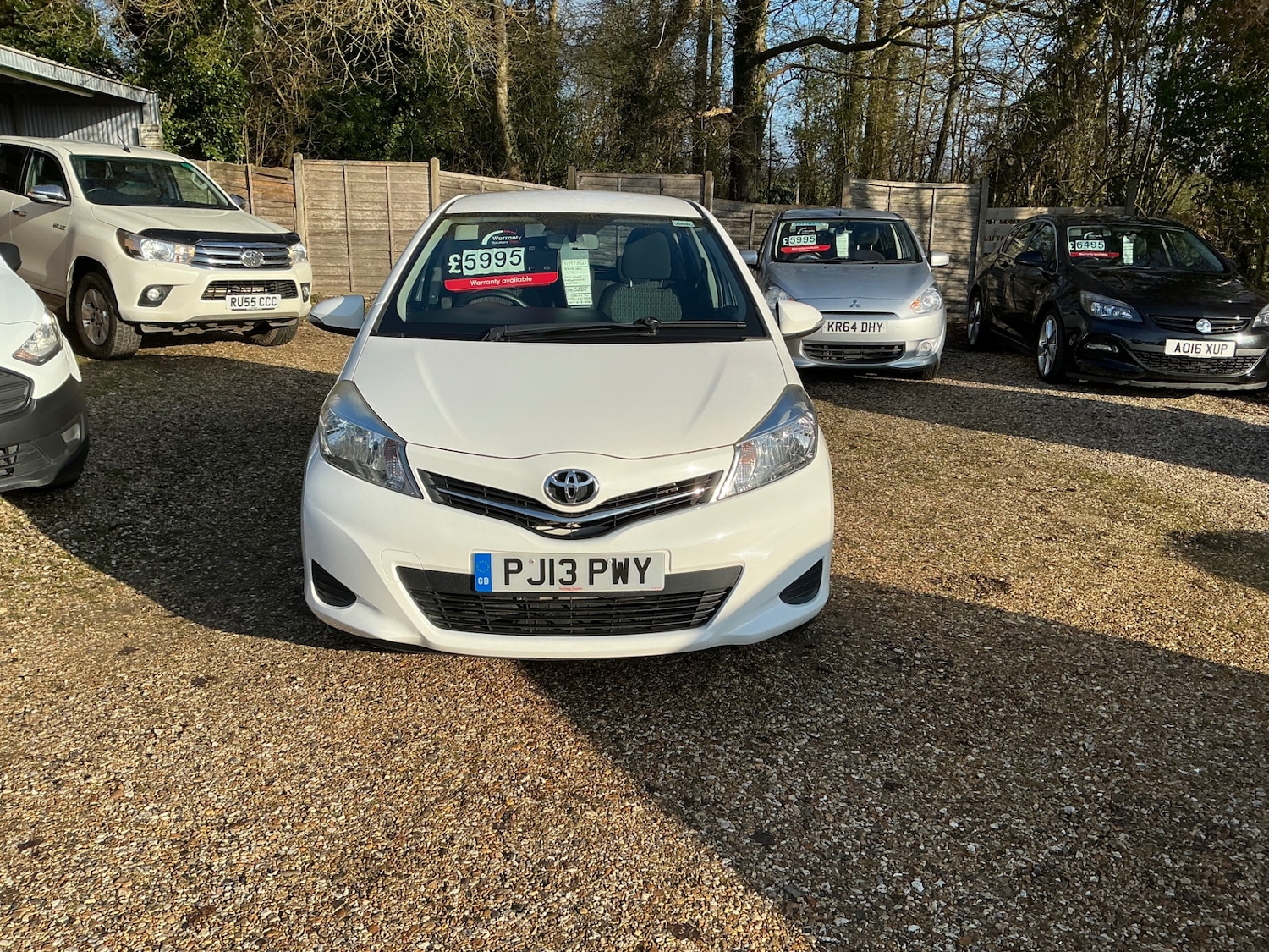 Used Toyota Yaris 2013 for sale - 77080684: Photo 2