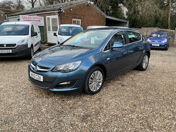 Used Vauxhall Astra 2015 for sale - 77261796: Photo