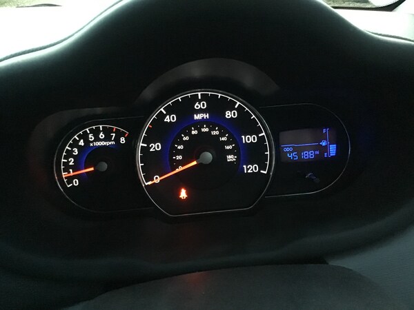 Used Hyundai i10 2013 for sale - 73022869: Photo 12