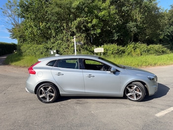 Used Volvo V40 2014 for sale - 78857640: Photo