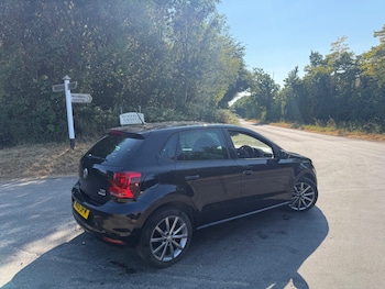 Used Volkswagen Polo 2015 for sale - 79155999: Photo