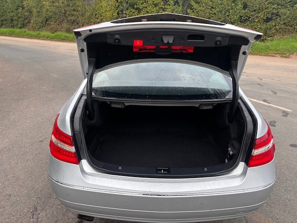 Used Mercedes-Benz E-Class 2010 for sale - 76142468: Photo 17