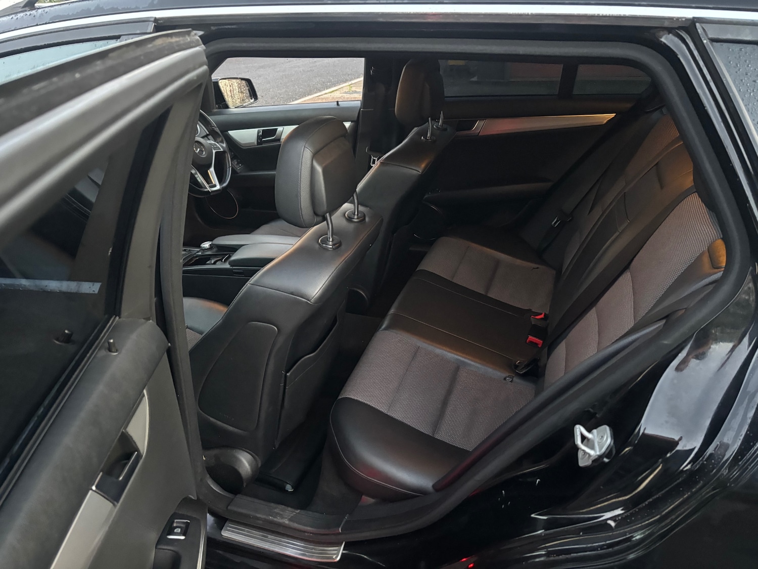 Used Mercedes-Benz C Class 2012 for sale - 76497079: Photo 14