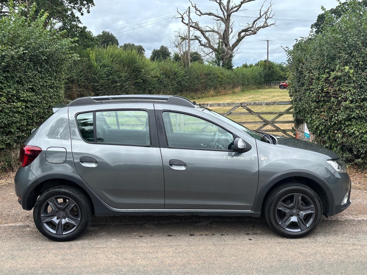 Used Dacia Sandero Stepway 2017 for sale - 76963736: Photo 4