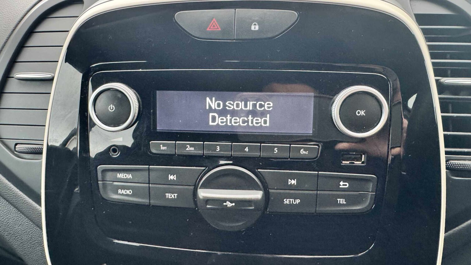 Used Renault Captur for sale - 77860955: Photo 23