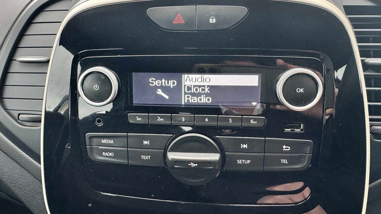 Used Renault Captur for sale - 77860955: Photo 25