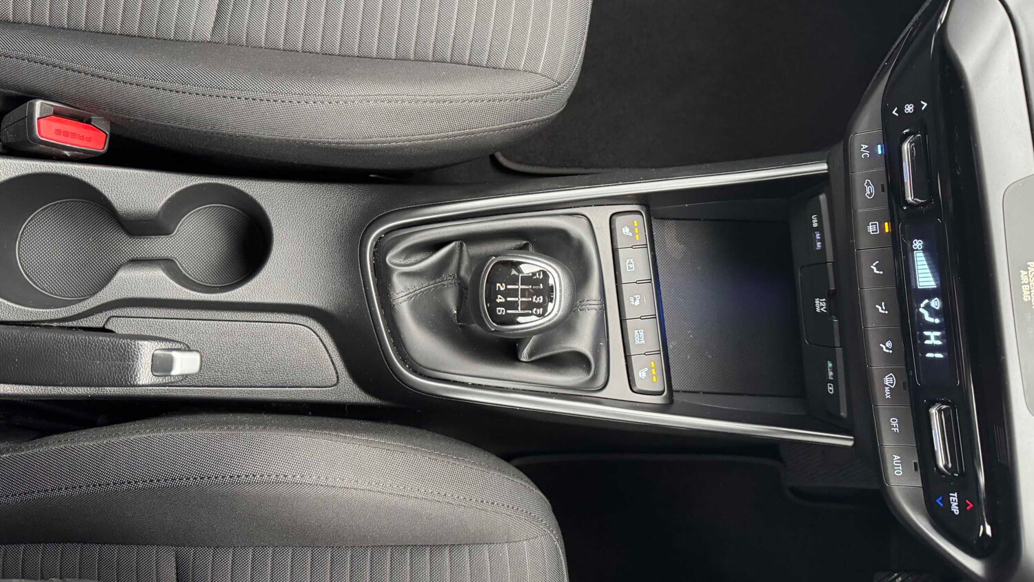 Used Hyundai i20 2020 for sale - 77972810: Photo 30