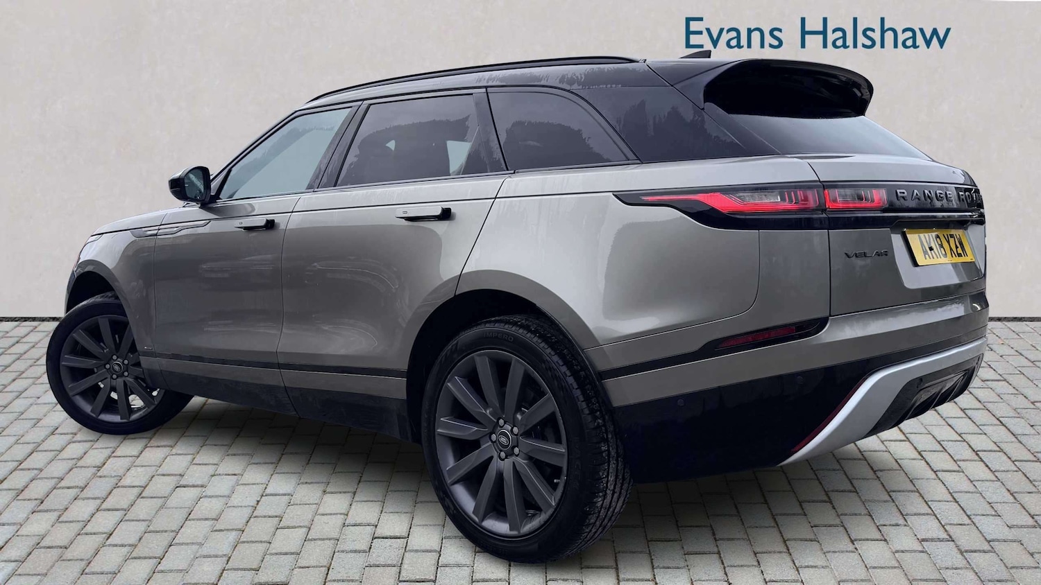Used Land Rover Range Rover Velar 2018 for sale - 77996118: Photo 2