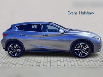 Used Infiniti Q30 2017 for sale - 79351652: Photo