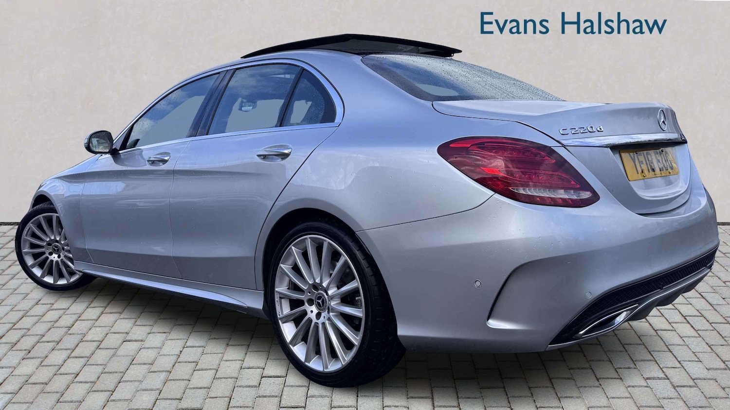 Used Mercedes-Benz C Class 2018 for sale - 78077025: Photo 2