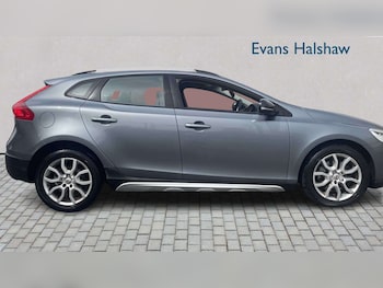 Used Volvo V40 2018 for sale - 78857335: Photo
