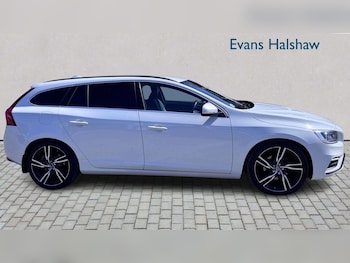 Used Volvo V60 2017 for sale - 78247811: Photo