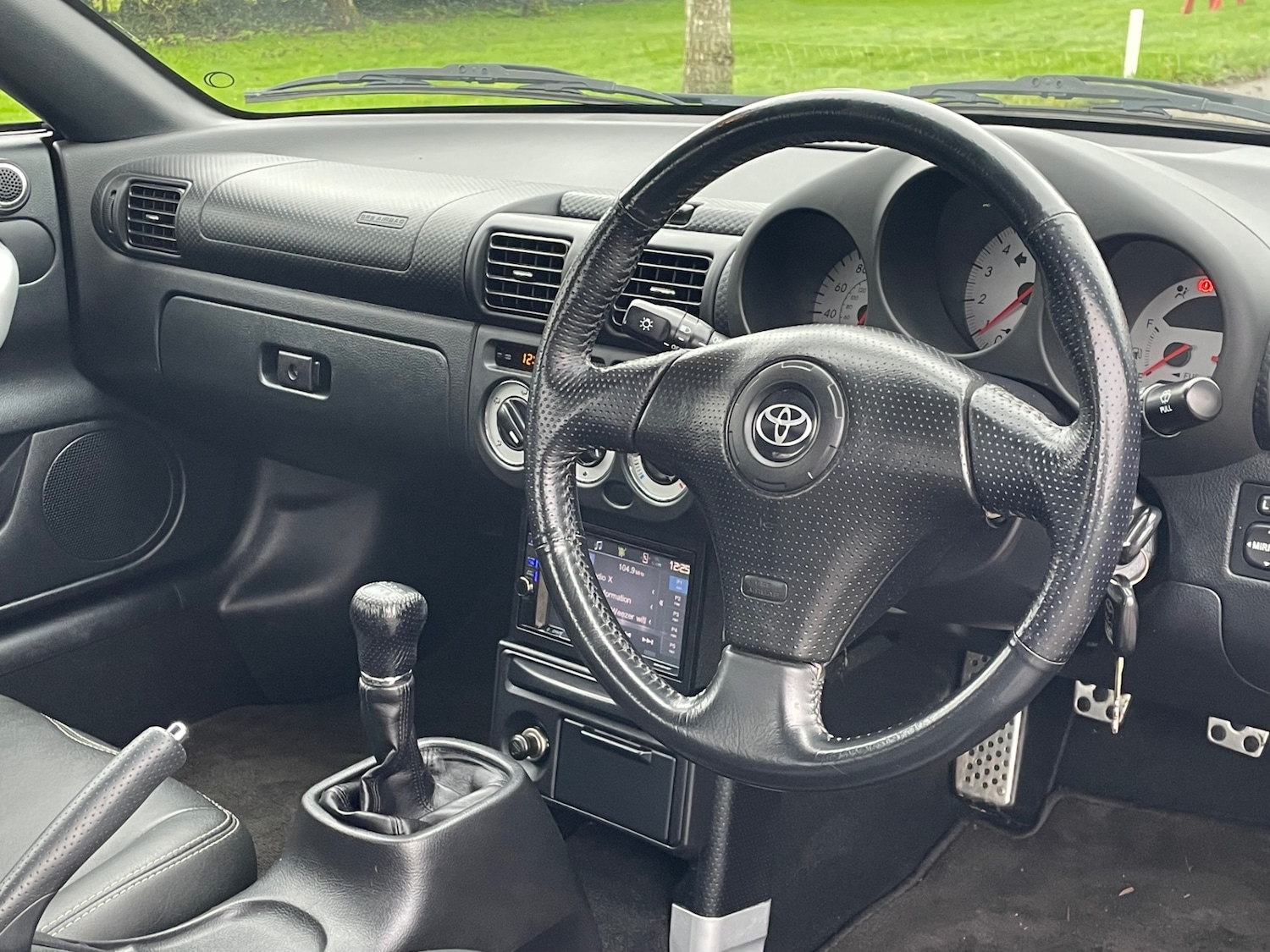 Used Toyota MR2 2004 for sale - 77240522: Photo 15