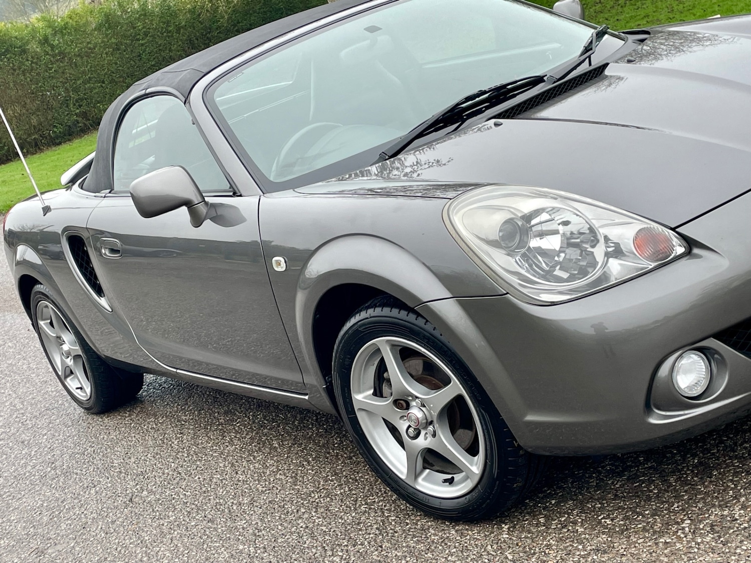 Used Toyota MR2 2004 for sale - 77240522: Photo 2