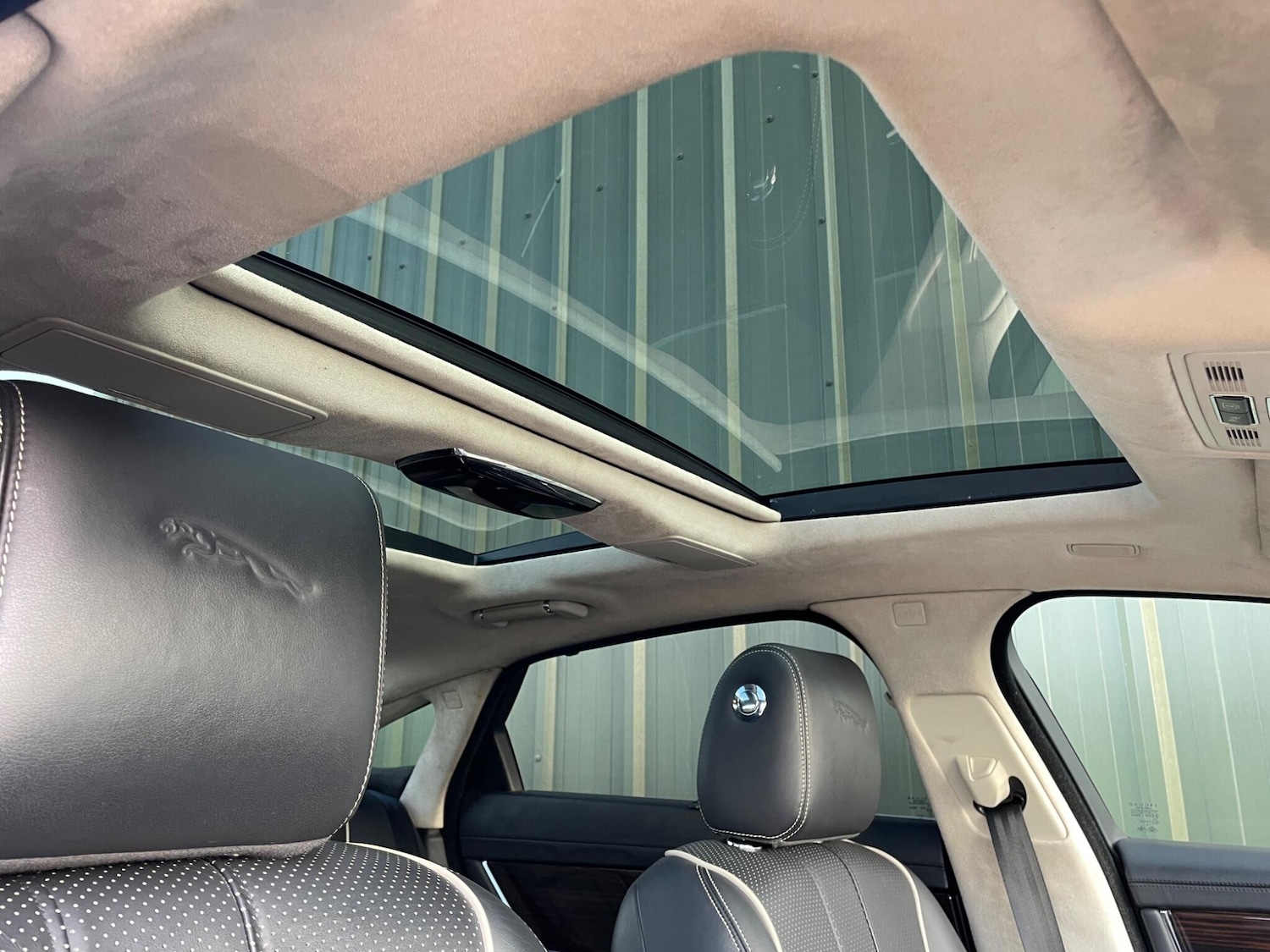 Used Jaguar XJ 2010 for sale - 76720119: Photo 14