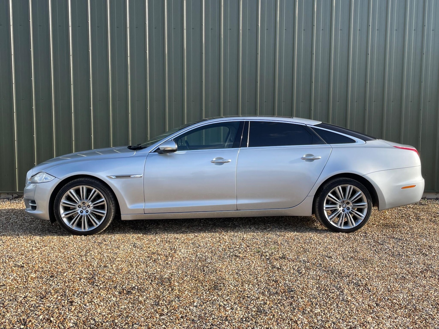 Used Jaguar XJ 2010 for sale - 76720119: Photo 5