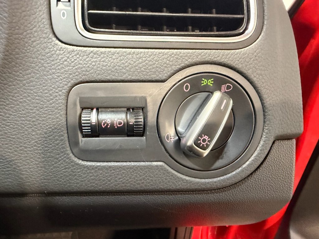 Used Volkswagen Polo 2011 for sale - 77919877: Photo 21