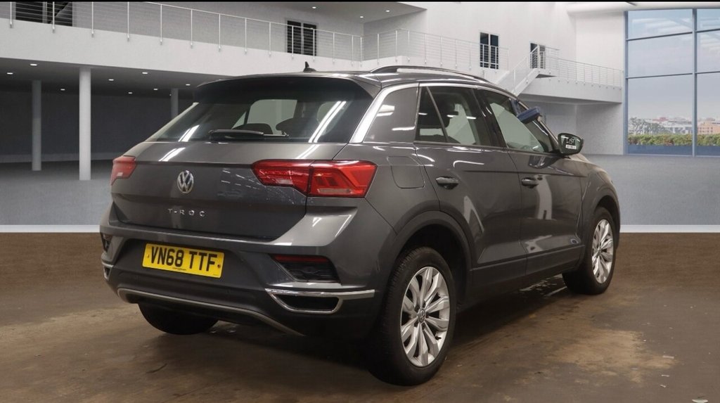 Used Volkswagen T-Roc 2018 for sale - 76356789: Photo 2