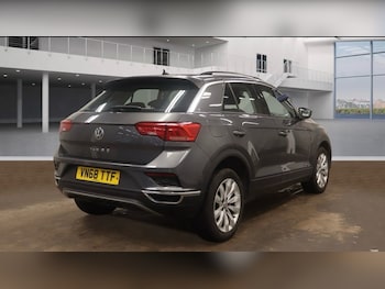 Used Volkswagen T-Roc 2018 for sale - 76356789: Photo