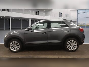 Used Volkswagen T-Roc 2018 for sale - 76356789: Photo