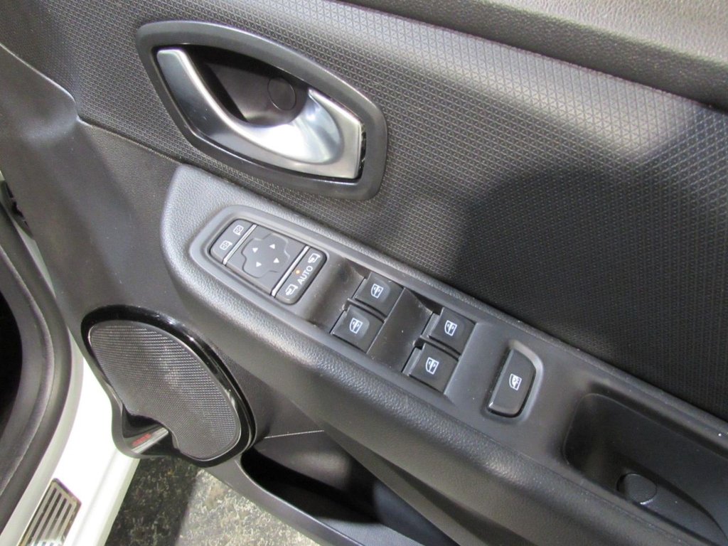 Used Renault Clio 2017 for sale - 76783784: Photo 16