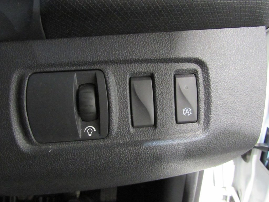 Used Renault Clio 2017 for sale - 76783784: Photo 18