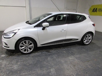 Used Renault Clio 2017 for sale - 76783784: Photo