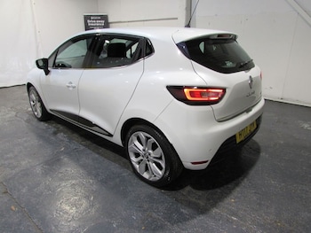 Used Renault Clio 2017 for sale - 76783784: Photo