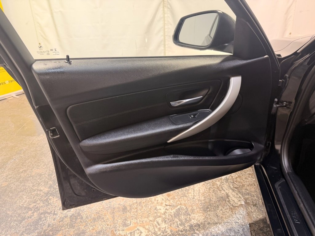 Used BMW 3 Series 2017 for sale - 77655504: Photo 45