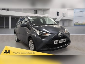 2019 (69) - 1.0 VVT-i x-play Hatchback 5dr Petrol Manual Euro 6 (71 ps) Air conditionin