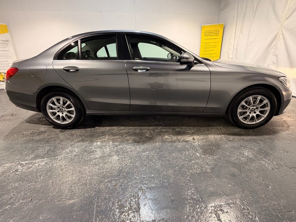 Used Mercedes-Benz C Class 2017 for sale - 77369775: Photo 4